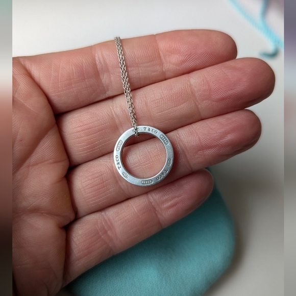 Tiffany & Co. 1837 silver circle pendant necklace - Picture 2 of 7